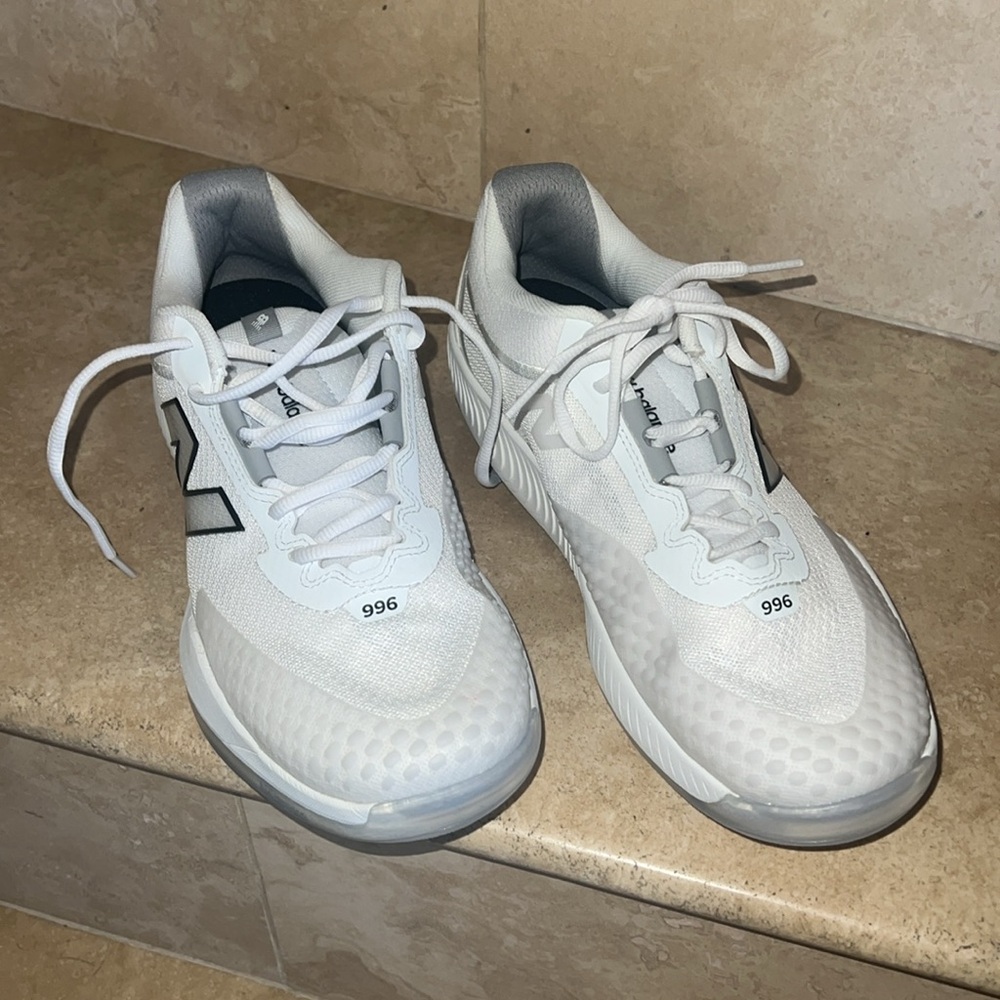 NEW BALANCE 

NEW BALANCE 💛💚 WOMEN’s FUELCELL 996v6 B
Sz 9.5 TENNIS SHOES👟⭐️
